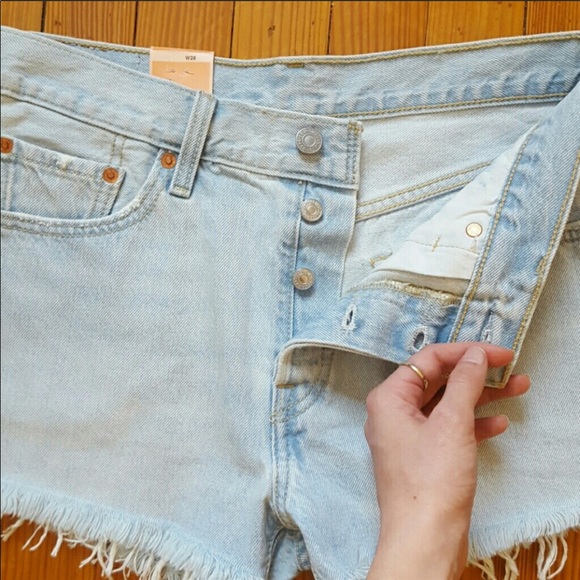 Levi denim shorts 501 - Picture 3 of 3